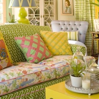 Зелені дивани (61 фото): смарагдові і темно-зелені моделі в інтер’єрі, кутові дивани і дивани-ліжка зеленого кольору з велюру та інших матеріалів