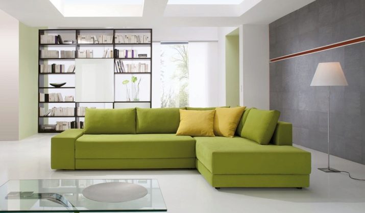 Зелені дивани (61 фото): смарагдові і темно-зелені моделі в інтер’єрі, кутові дивани і дивани-ліжка зеленого кольору з велюру та інших матеріалів