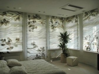 Зелені штори в спальню (58 фото): інтер’єри з м’ятними і світло-зеленими шторами, дизайн з смарагдовими шторами і фіранками темно-зеленого кольору, інші варіанти