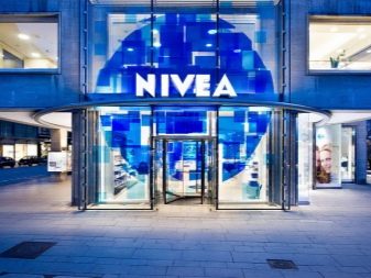Жіночі дезодоранти Nivea: кульковий антиперспірант «Чорне і біле», новий невидимий спрей « Ефект пудри»