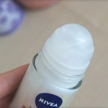 Жіночі дезодоранти Nivea: кульковий антиперспірант «Чорне і біле», новий невидимий спрей « Ефект пудри»
