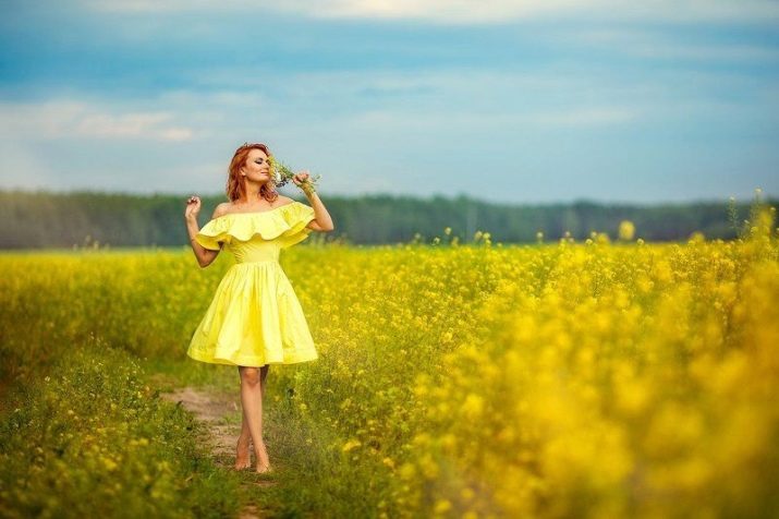 Жовтий зал (43 фото): особливості використання жовтого кольору в дизайні інтер’єру вітальні, стіни в жовтих тонах з синіми і коричневими акцентами