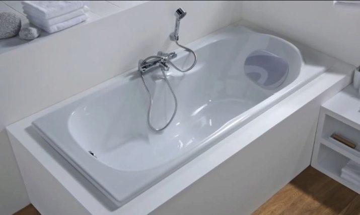 Змішувач для ванної Kaiser: огляд моделей для раковини і ванни, з довгим виливом та інші