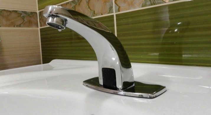 Змішувач для ванної Kaiser: огляд моделей для раковини і ванни, з довгим виливом та інші