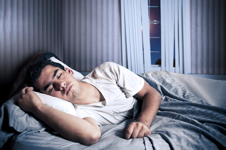 Особливості сну людини: чому сплячий бачить сни і скільки часу триває найдовший сюжет