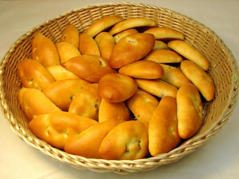 Сняться пиріжки в печеному або смаженому вигляді: приготування борошняних виробів з картоплею та м’ясом у печі уві сні