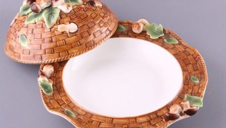 Блюдо для млинців з кришкою: млинниця з кераміки з тарілками і соусницей, опис млинцевого набору посуду