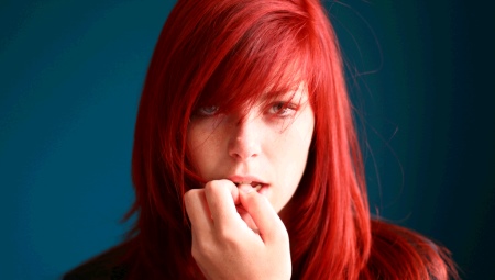 Червоно-рудий колір волосся (37 фото): кому з дівчат підійдуть рудувато-червоні відтінки? Нюанси фарбування короткого і довгого волосся в рудо-червоний колір