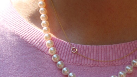 Кулон буква (55 фото): золотий кулон у вигляді А, Ц, срібні підвіски букви С, М, Т, Л, Д, Н, Е