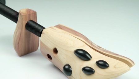 Механічний растяжитель для взуття: колодки і верстати для розтяжки взуття, дерев’яні розпірки та інші пристосування для збільшення розміру взуття