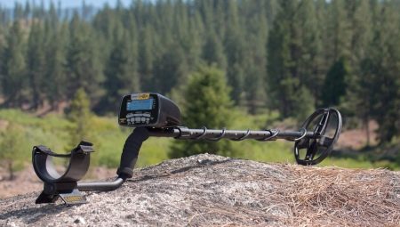 Металошукачі для золота: кращі потужні моделі. Чи реагують вони на золото і як його шукати? Як налаштувати глибинний металошукач?