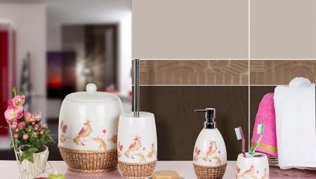 Набір для ванної кімнати: мильниці і склянки для зубних щіток, інші приналежності. Як вибрати набір для ванної?