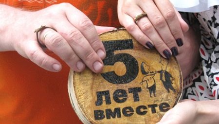 Що подарувати чоловікові на дерев’яну весілля? Вибираємо прикольні подарунки з дерева на 5 років спільного життя