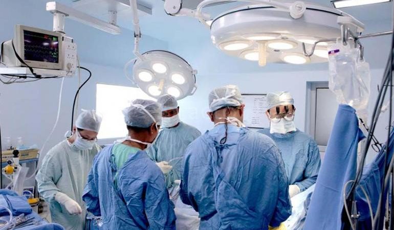 Що означає якщо сниться операція, лікарня або операційний стіл: тлумачення сонників
