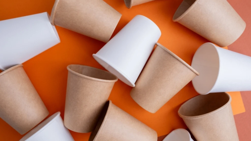 Переваги паперових стаканів перед пластиковими
